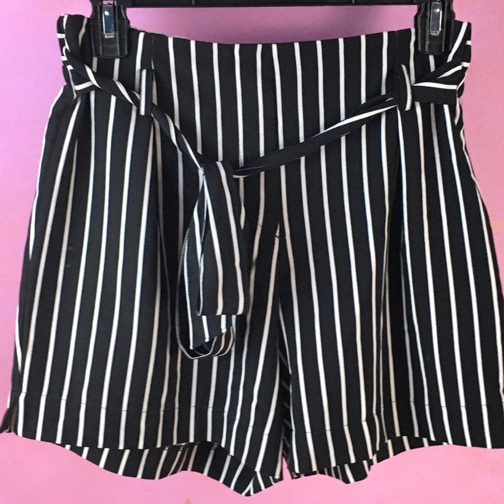 Mosaic & Co High rise Striped Shorts S